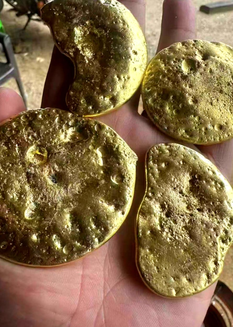 砂金熔炼后金锭